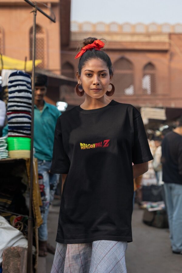 mockup of a woman wearing an oversized t shirt from blinkstore at a street market m37398